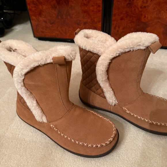 New suede boots - Picture 2 of 6